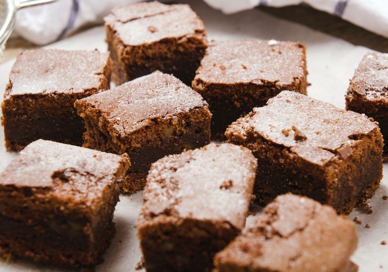 mdemulher's tweet photo. Batalha das calorias: brownie de doce de leite x brownie de Nutella >>> https://t.co/AzthFfV4Bz https://t.co/DgB6e9BWxT