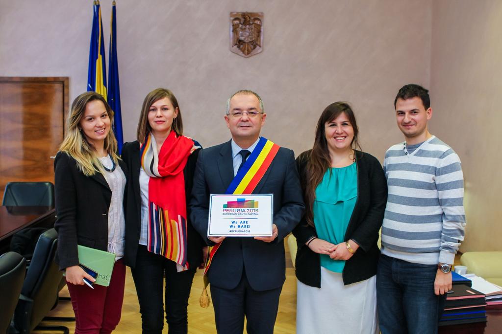 perugiafor2019's tweet photo. Meeting @EmilBoc the Mayor of Cluj-Napoca @cluj2015 @NataliaErmicioi @mihaifloran @AdinaCurta #FRGU #WeDare https://t.co/oLV8tEXrF1