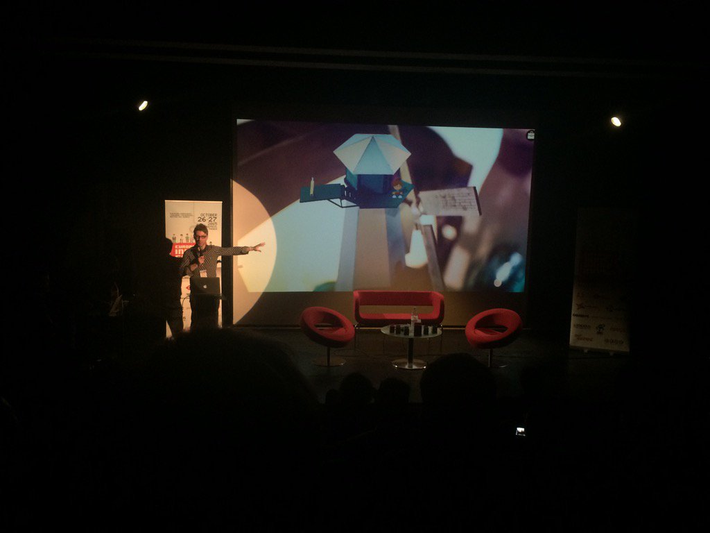 BenoitFreslon's tweet photo. Coup de cœur #EIGD awards #luminoCity @EIGD2015 ces anglais aiment la construction à la main :) #MediaMolecule https://t.co/L6mKULnjAn