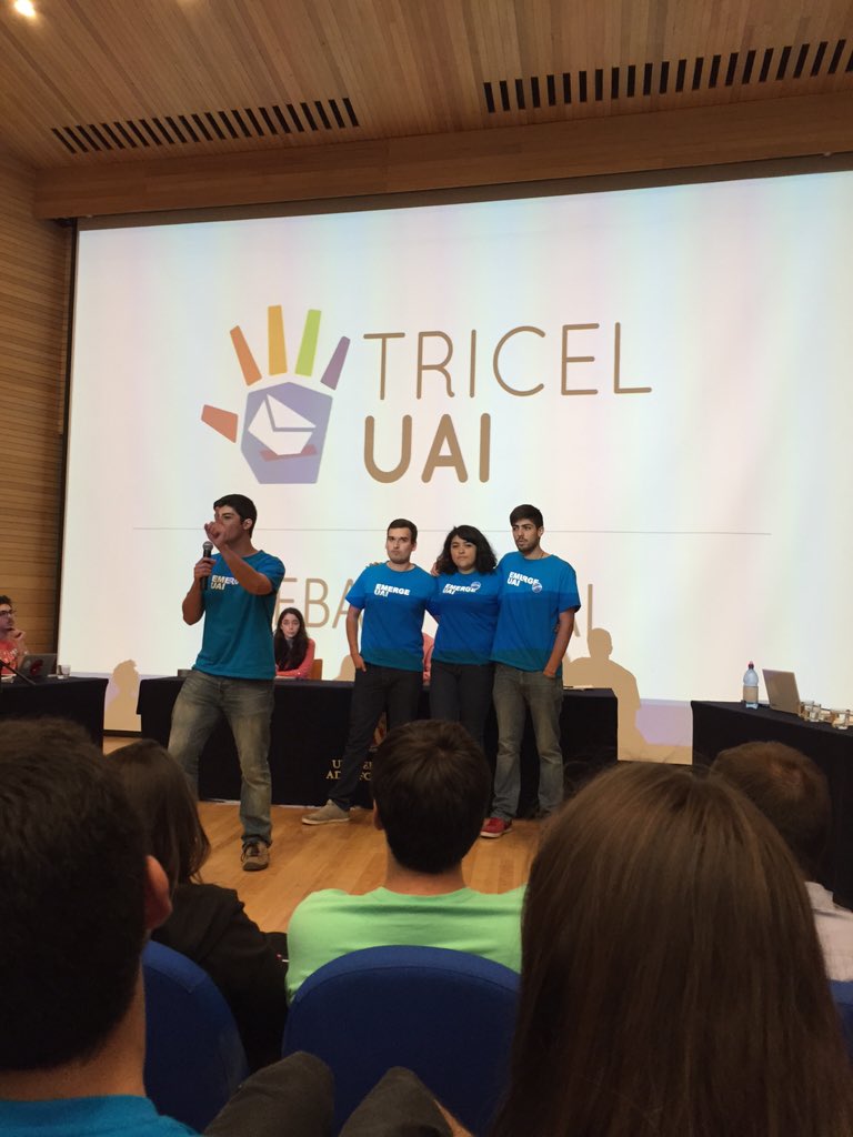 euphoric_cm's tweet photo. Gran Equipo!! #EmergeUAI #DebateFEUAI2016 #JuntosHacemosUniversidad @EmergeUAI https://t.co/ARwTwKdI9d