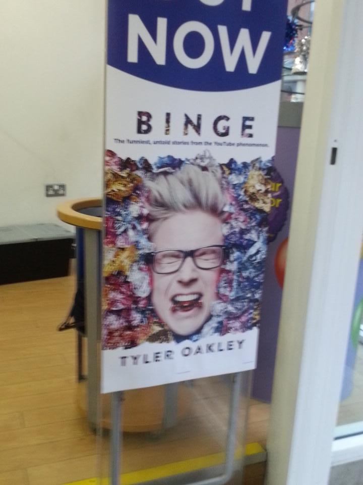 CHECKEREDLESTER's tweet photo. @tyleroakley #searchforBINGE hello https://t.co/s5pnoPqw7b