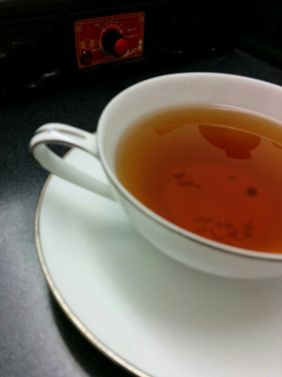 GongfuGirl's tweet photo. I'm drinking Kenyan black tea, with frankincense, out of one of my favorite bone china tea cups. https://t.co/1pyTZZ4pZU