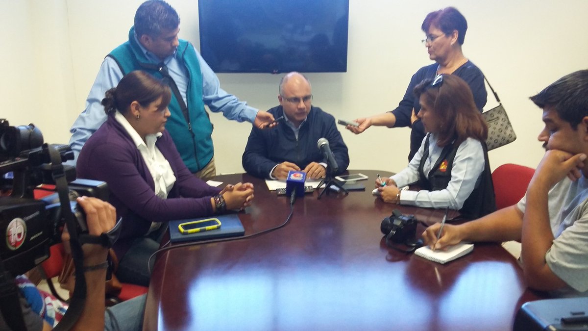 EmilioZarateR's tweet photo. En conferencia de prensa @Cesar_Guty hace anuncios importantes en desarrollo economico https://t.co/v0cefcjvtn