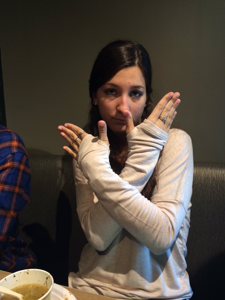 annamarchprobs's tweet photo. Gotta put my thumb in the thumb hole https://t.co/UF6VrCF8LB