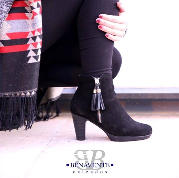 Descubre los nuevos modelos de botines de @BenaventeShoes en su zapatería de #Areasur. ¡Nos encantan! #calzado #moda