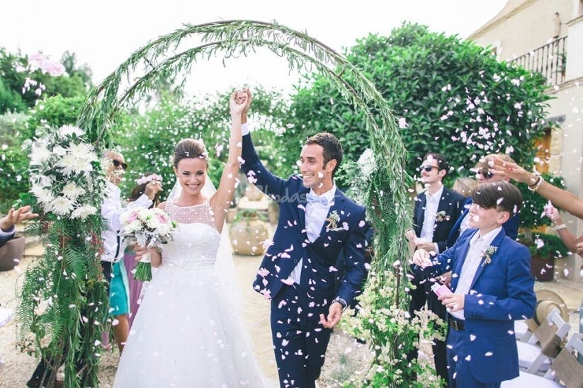 ¿Planeando tu #boda perfecta?¿Sabes cuánto cuesta casarse? Os dejamos este post de <a href="/bodasnet/">Bodas.net</a> ow.ly/TIHLc