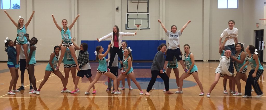 tserrano_chem's tweet image. First Ridge Sparkle practice with stunting 🎉 #teamwork #success #sparkleeffect