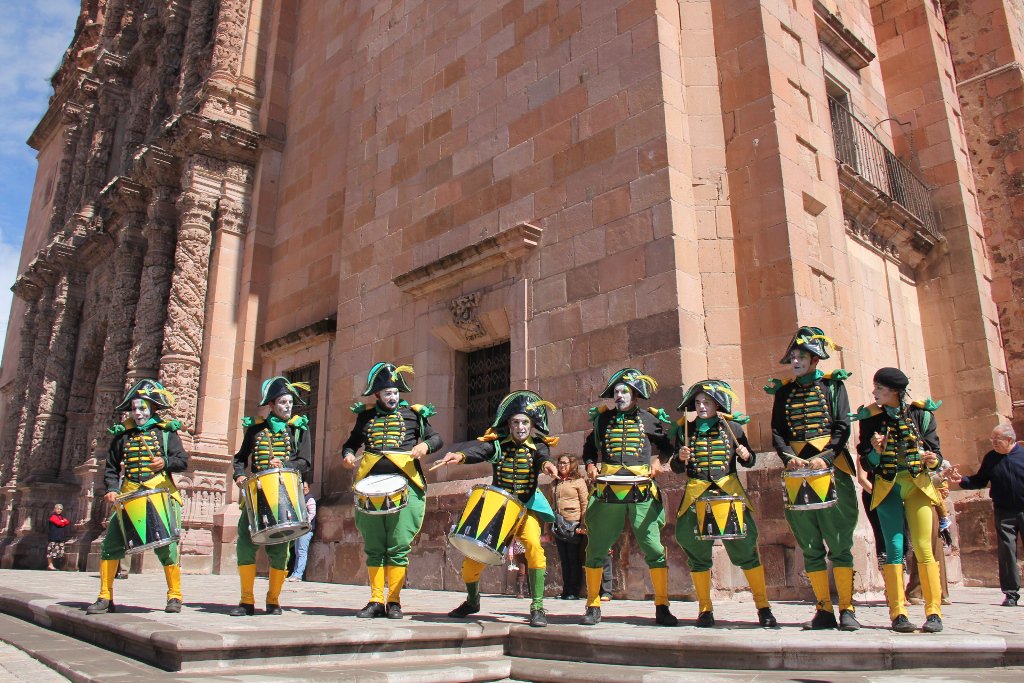 gobiernozac's tweet photo. Se presenta #TranseExpress hoy en la clausura del #FITC2015 8pm Plaza de Armas #Zacatecas ¡Te esperamos! @PrensaIZC https://t.co/PWKubyCsdd