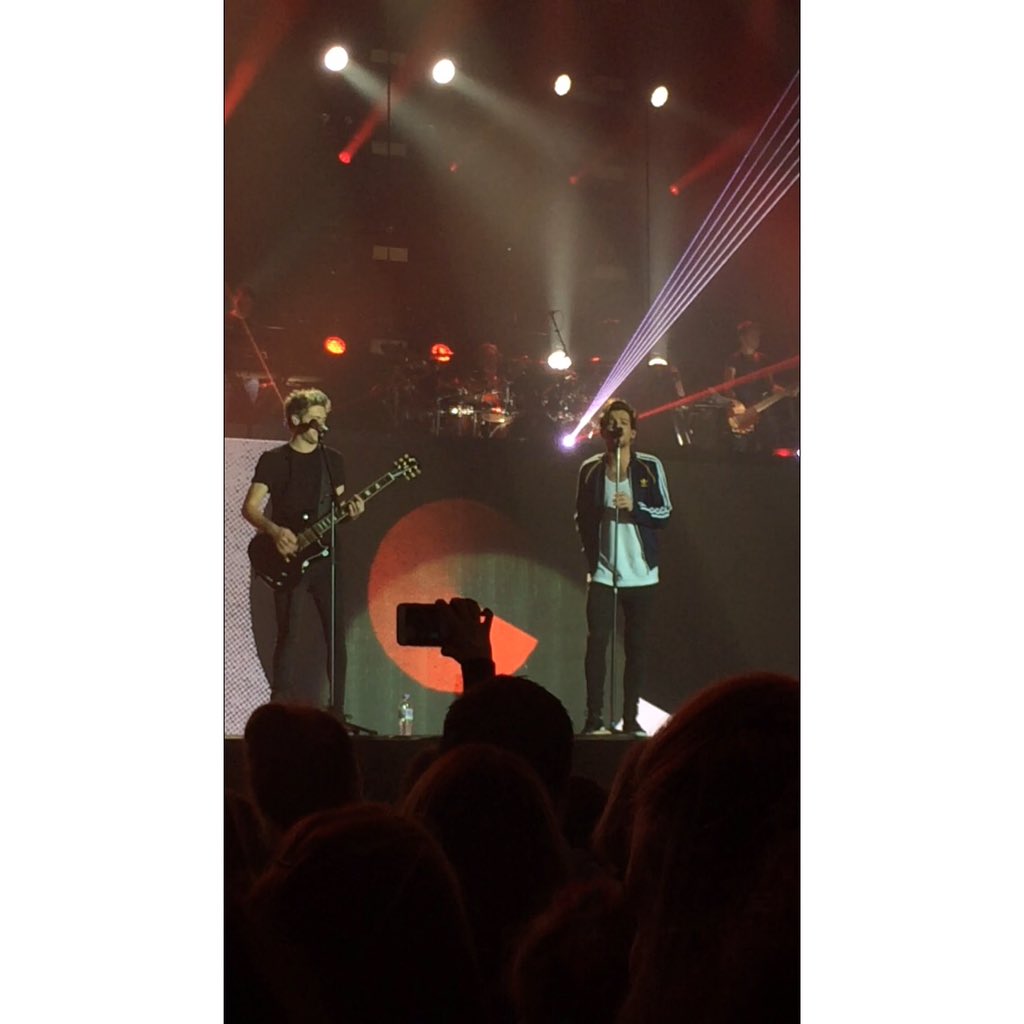RubyFrais's tweet photo. 😌😌 #onedirectionnewcastle #OTRANewcastle https://t.co/toUsH6lOuC