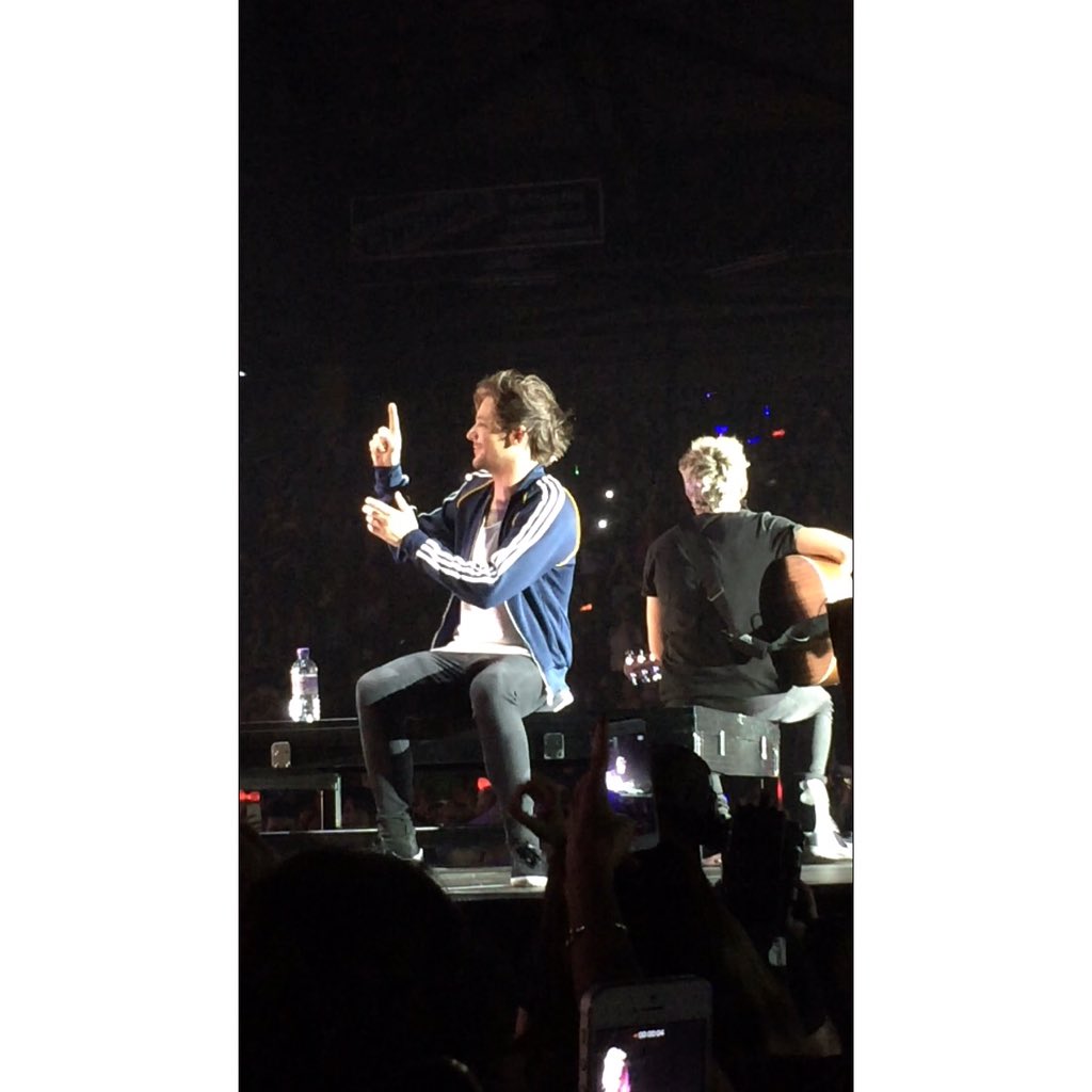 RubyFrais's tweet photo. 😌😌 #onedirectionnewcastle #OTRANewcastle https://t.co/toUsH6lOuC