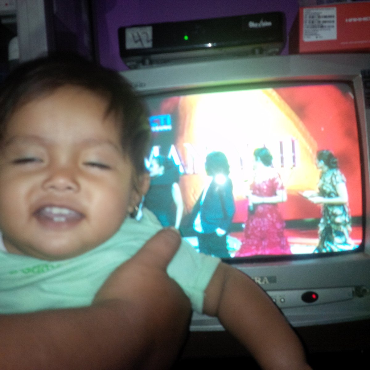rofiahagustine's tweet photo. Senyum gigi dellia nonton SILET AWARDS 2015 sukses terus SILET #SelfieTersilet #SiletAwards2015RCTI @OfficialRCTI https://t.co/JClTlJVxOc