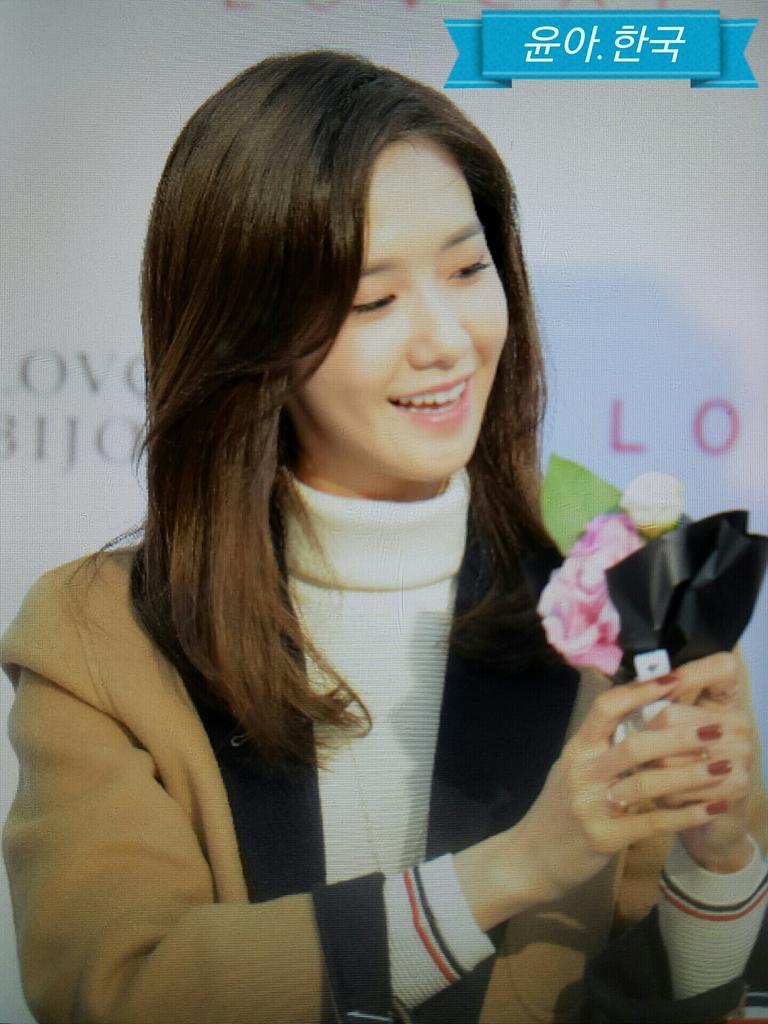 [PIC][24-10-2015]YoonA tham dự buổi fansign cho thương hiệu "LOVCAT" vào chiều nay - Page 6 CSQgDIiUYAA0RSf