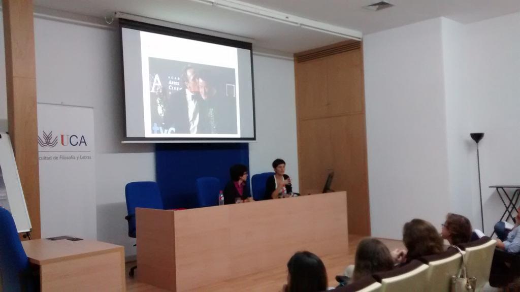 Equilateras's tweet photo. Presentación #MasterGenero .@univcadiz con .@marikazetari 😀😀😀 https://t.co/BtYp4WeoiF