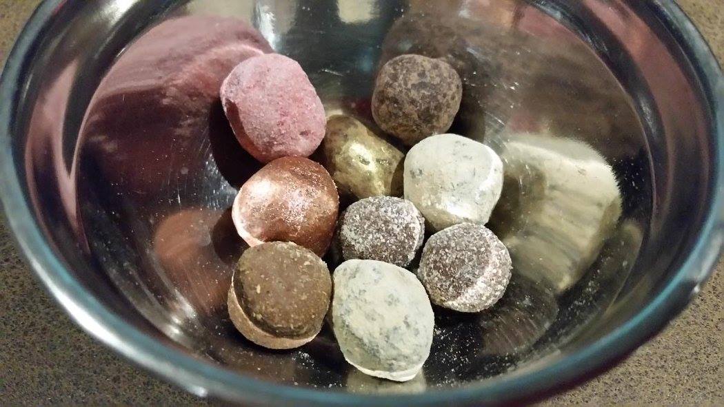 TorontoYeee's tweet photo. Delicious balls from #AFoodMob #PanBall2015 day: Pumpkin Spice, Curried Fish & Beef, Rice w Brown Sugar and Dragees https://t.co/a8TVP6Sur4