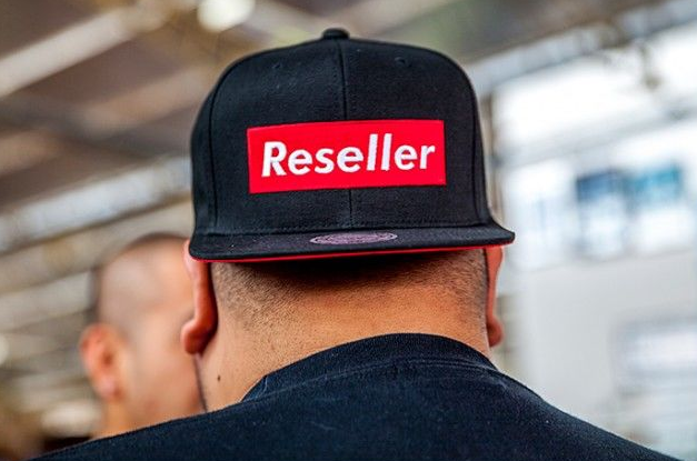 ComplexSneakers's tweet image. Mitchell &amp;amp; Ness made a hat that lets everyone know you're a sneaker reseller: trib.al/4PCniHJ