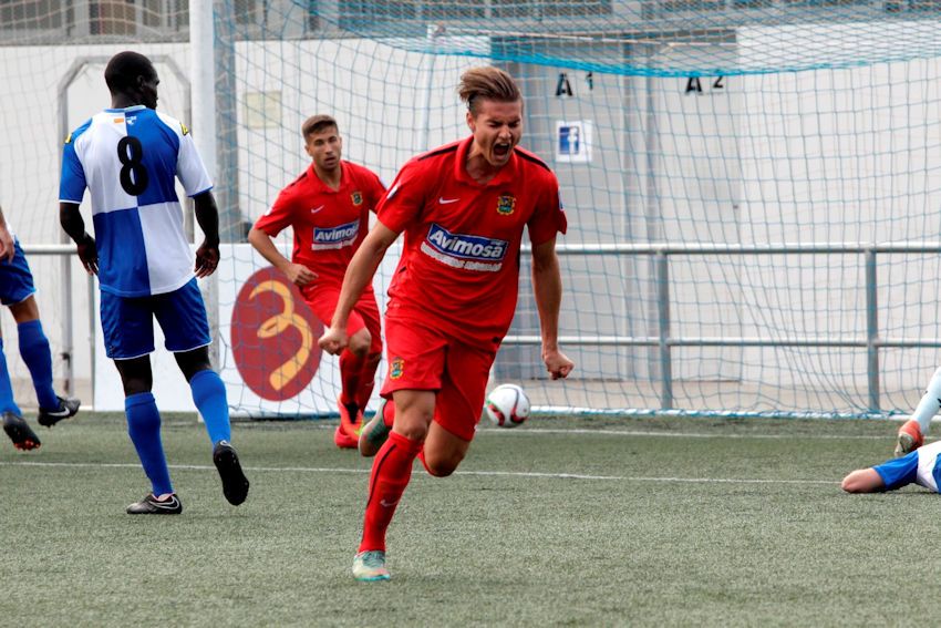 Dorian Babunski after his goal; photo: Fuenlabrada