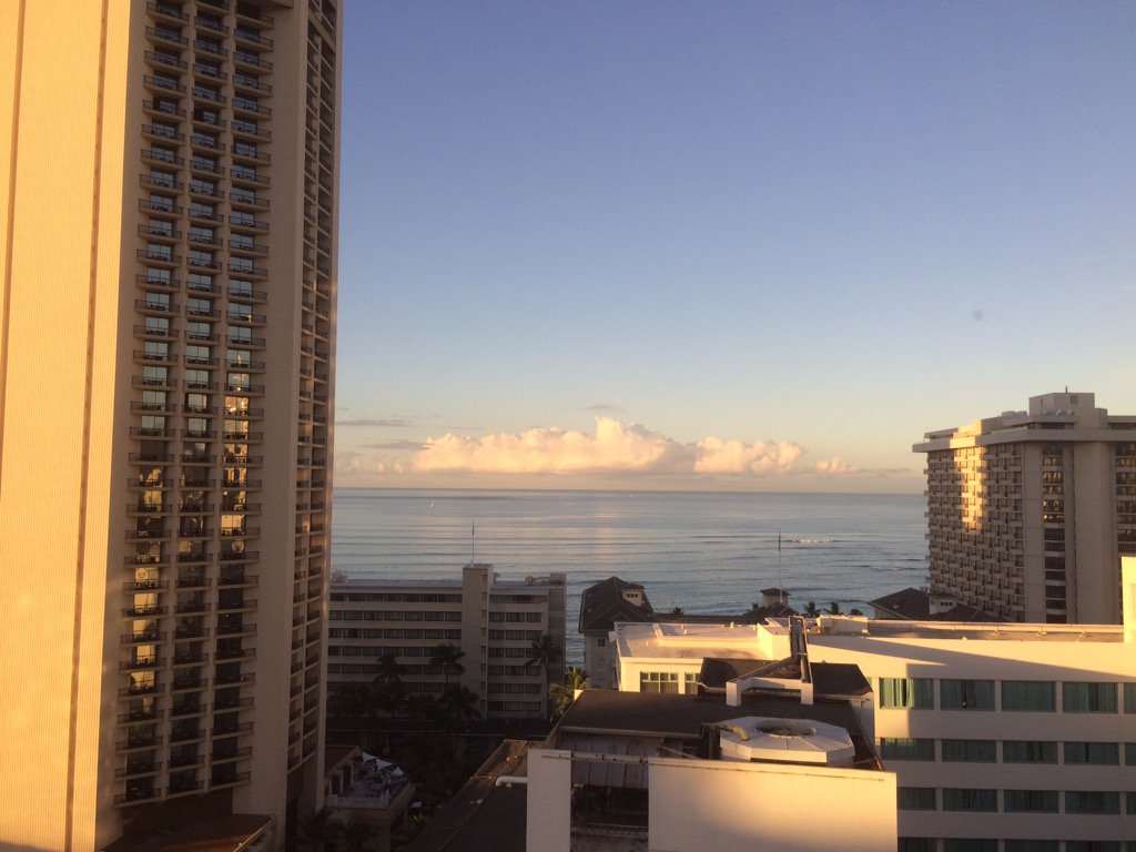 Teamfoxontour's tweet photo. Yesterday was a 5 hour + flight to Phoenix then a 6 hour + flight to Honolulu and now waking up to this! https://t.co/ArB0dZ9ILM