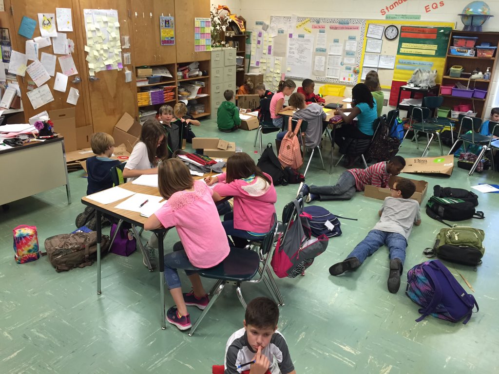bpb52015's tweet photo. #PBL classroom design has brought about some innovative strategies with boxes. We all have needs. #nhebrightknights https://t.co/hkLvxXzlpP