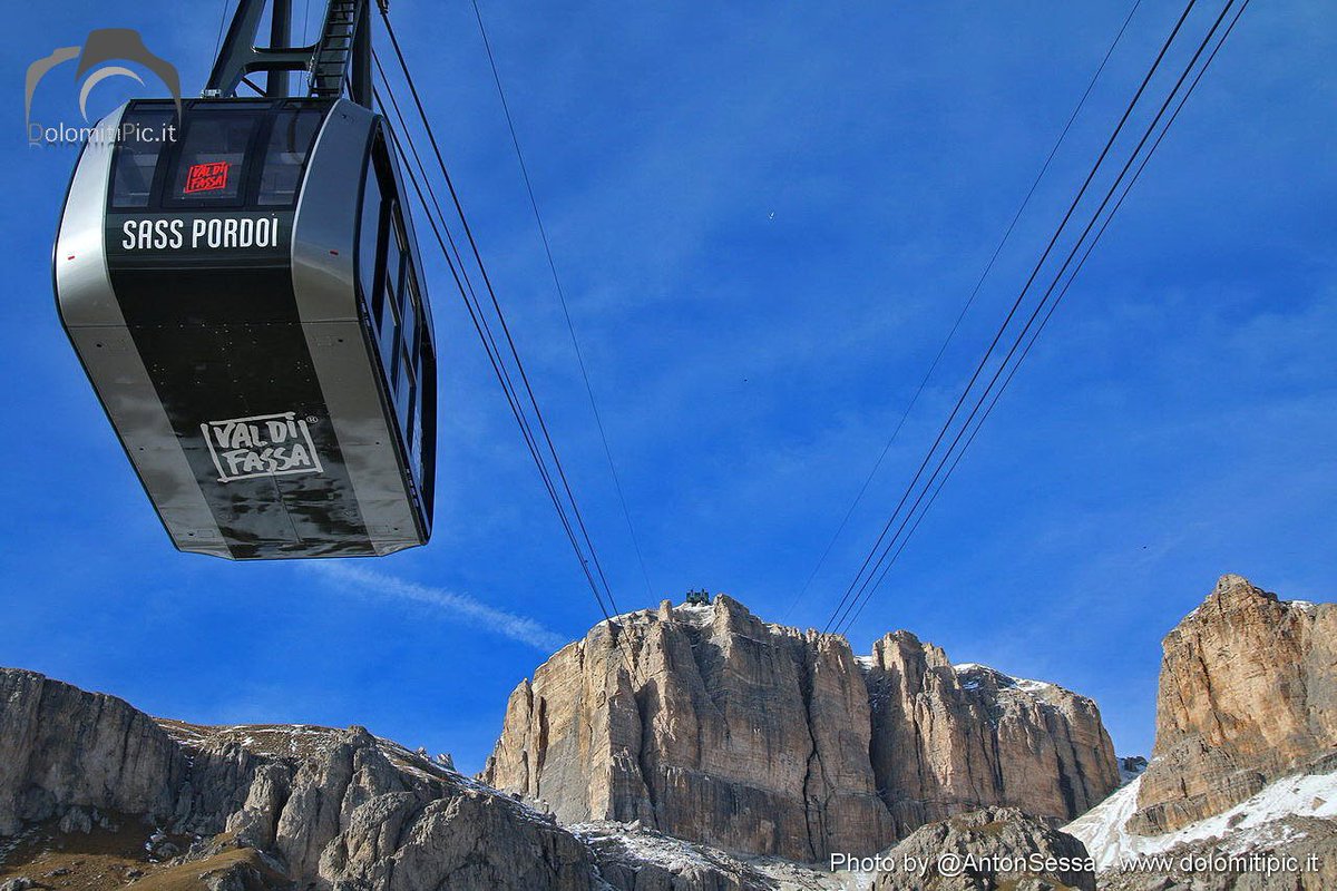 FassaSki's tweet photo. La funivia del SASS #PORDOI si rifà l’abito! - #FassaSki #ValdiFassa #Dolomiti #Fassaronda https://t.co/OqJ9LGMMTe https://t.co/WMSrpjMVO8