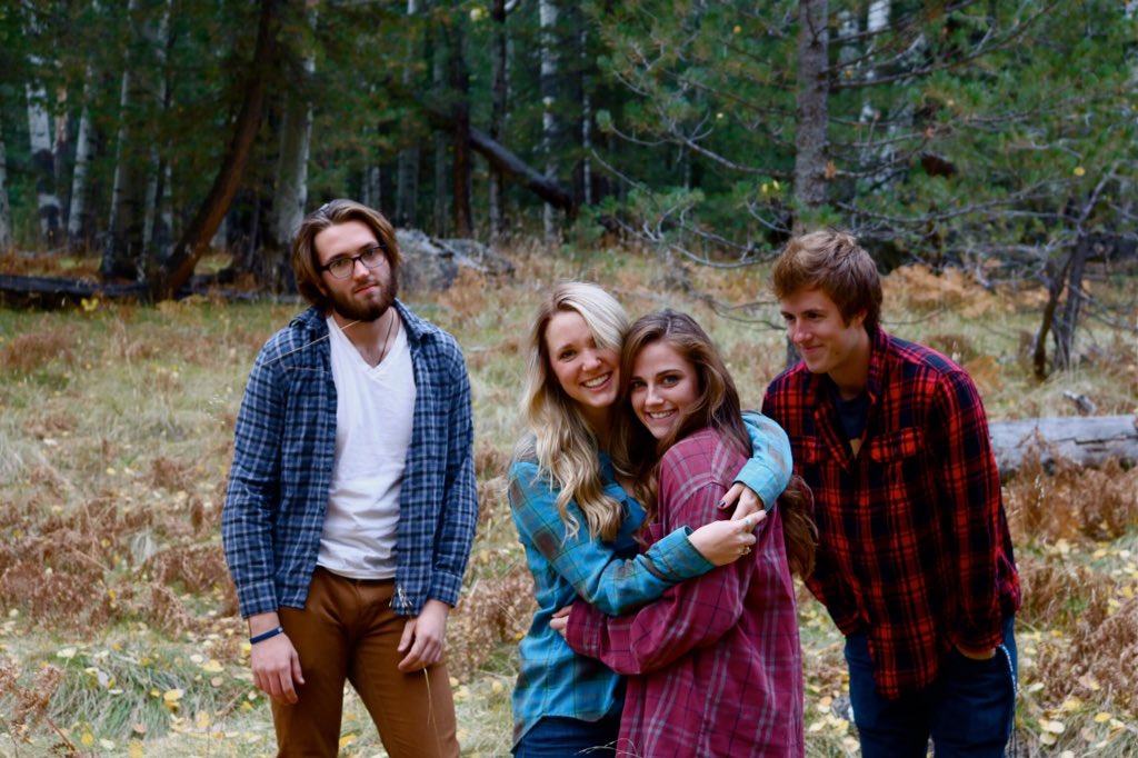 kaitlenbieber's tweet photo. I have the radest college friends 🤘🏼 https://t.co/YMNeuVhhuH