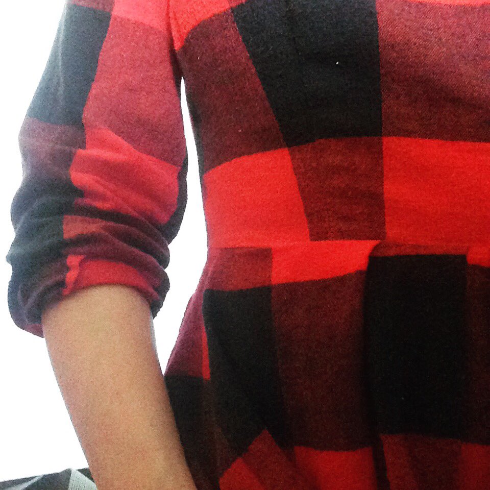 peardmade's tweet photo. Handmade Monday: cozy plaid flannel dress. #slowfashionoctober #memade #memademonday #simplicity1873 https://t.co/J13TiINcVK