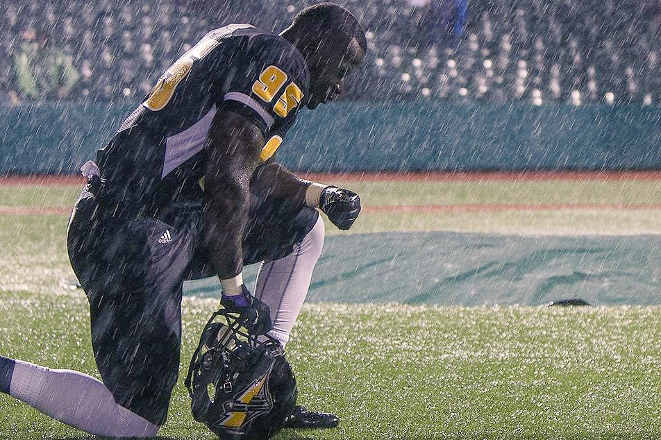 FXFL's tweet image. FXFL HIGHLIGHTS: Check out @BrooklynBolts DE Elhadji Ndiaye 4 Game Cut-up hudl.com/athlete/165277… #FXFL