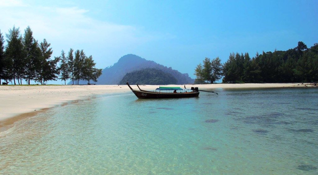 KhaoLak813's tweet photo. Koh Gam, one of Thailand's best kept secrets. Thanks @Similantour for the exclusive day out #AmazingThailand https://t.co/8UnCtOAmLv