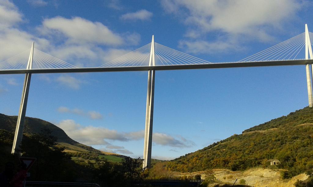 LapinGaine's tweet photo. Trail du viaduc de Millau 18km avec 500D+ de nuit 36ème/231 en 1h43min12s #transka #gwada 9ème des exposants #peyre https://t.co/cGx80UwqB4