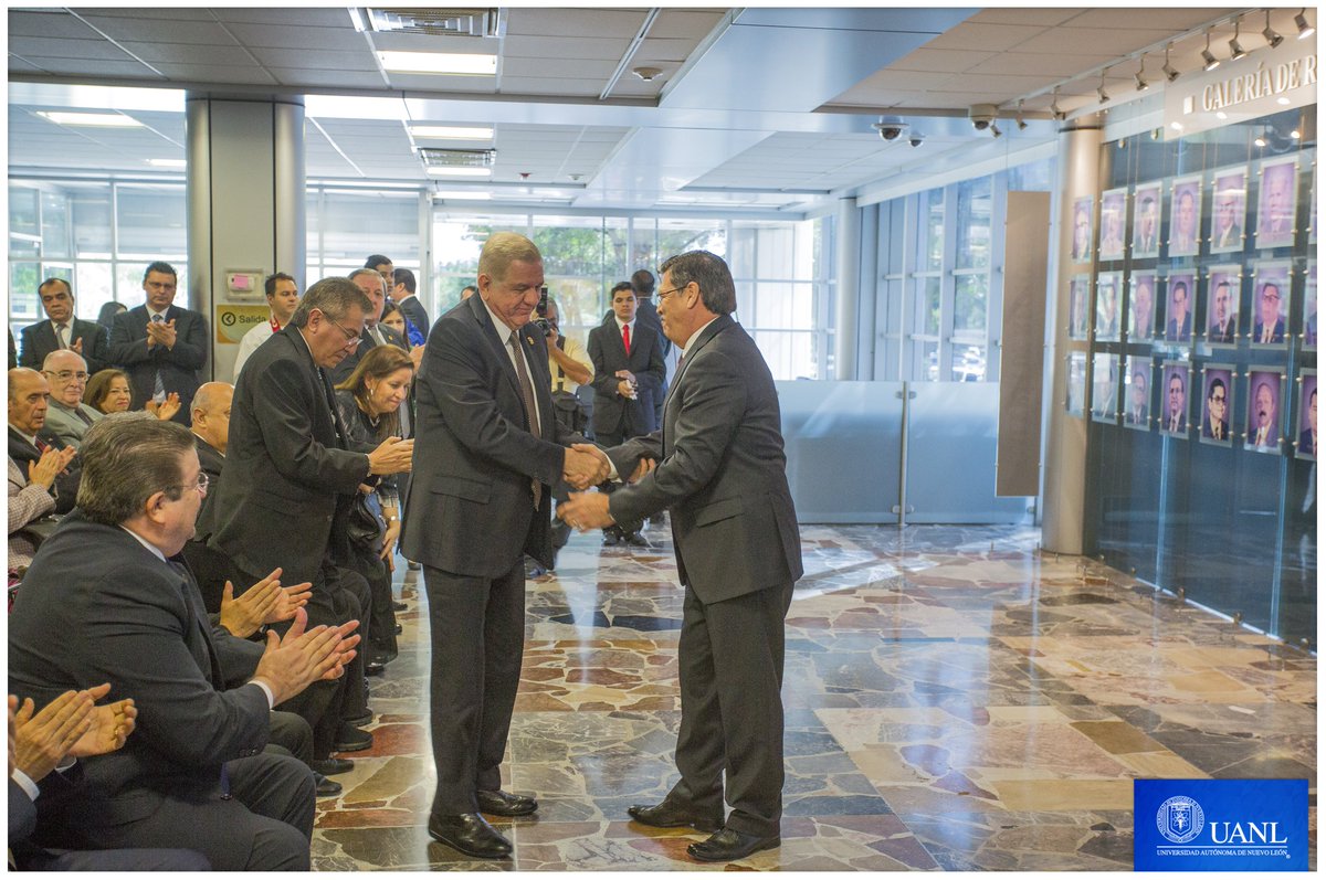 uanl's tweet photo. Nuestra Universidad develó la fotografía de @AncerRodríguez en reconocimiento a su labor como Rector. https://t.co/BdBE6h8U3O