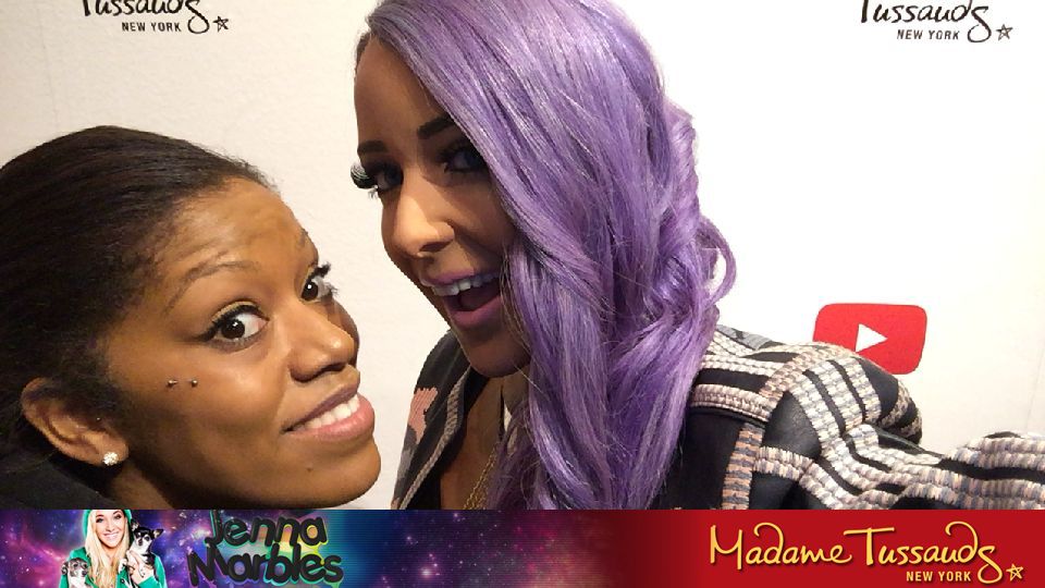 JennaMarblesMT's tweet photo. This one loves selfies as much as I do! Check it out from Madame Tussauds NYC! https://t.co/OUT7GTQQRg