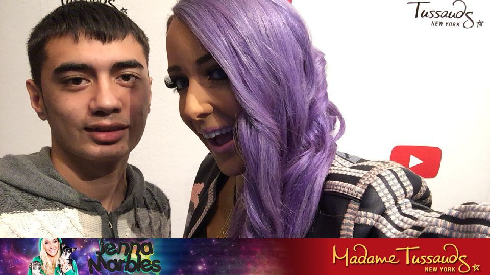 JennaMarblesMT's tweet photo. This sweet selfie is from Madame Tussauds in Times Square! https://t.co/WPNMX5bBAY