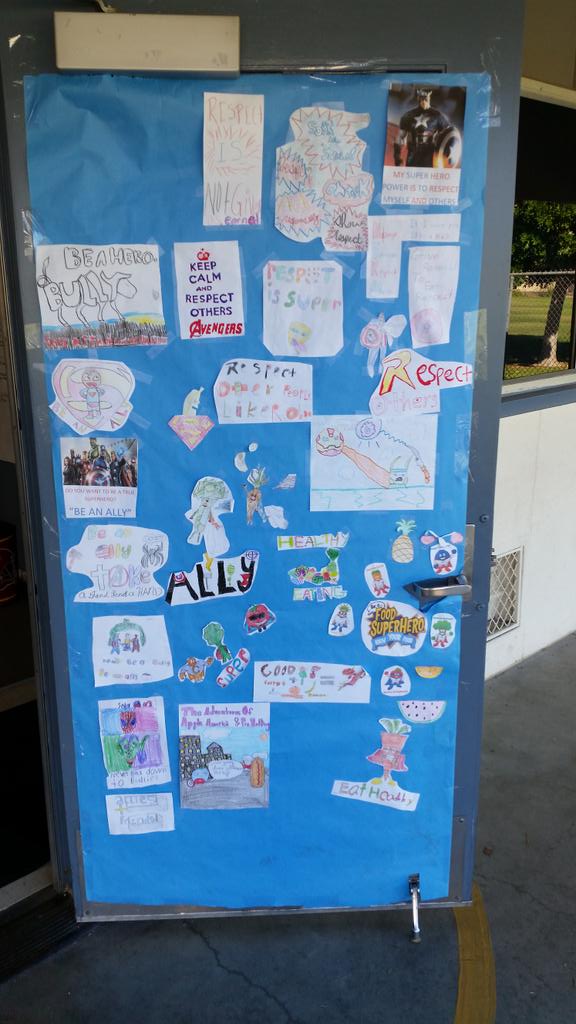 tashasdad77's tweet photo. Red ribbon week door decorations. Superhero style

#lasposascamarillo @ssiglerLPS @PVSDCamarillo https://t.co/uwH04QqfI5