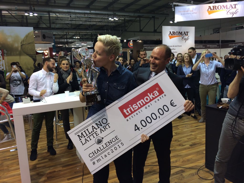 trismoka_it's tweet photo. Agnieszka Rojewska win the first Milano Latte Art Challenge! #mlac2015 #host2015 @HostMilano @rojesbrisman https://t.co/zO27Tn4oYo