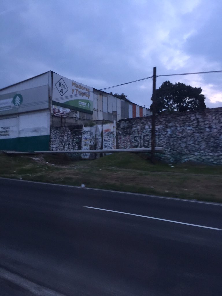 jgip_ns's tweet photo. @CarlosLoret Esto es lo que hace @CFEmx en la Ciudad de Mexico.  Tapar entrada de predios y hacer lo que quieren. https://t.co/c4NEEOxeIv
