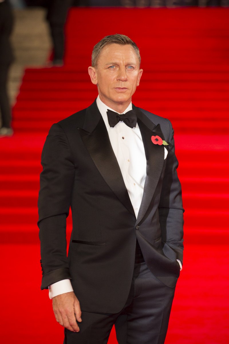 sol arve vej James Bond on Twitter: "Daniel Craig on the #SPECTRE red carpet.  https://t.co/t1X2oYfI2f" / Twitter