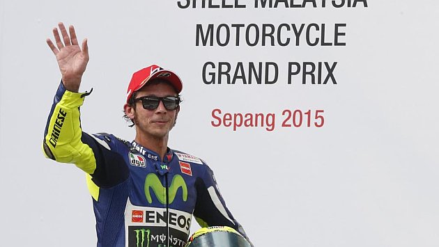 marca's tweet photo. Más de 200.000 firmas piden que se le retire la sanción a Rossi https://t.co/6CkDDjyIgG vía @marcamotor #MotoGP https://t.co/5dPRs483sW