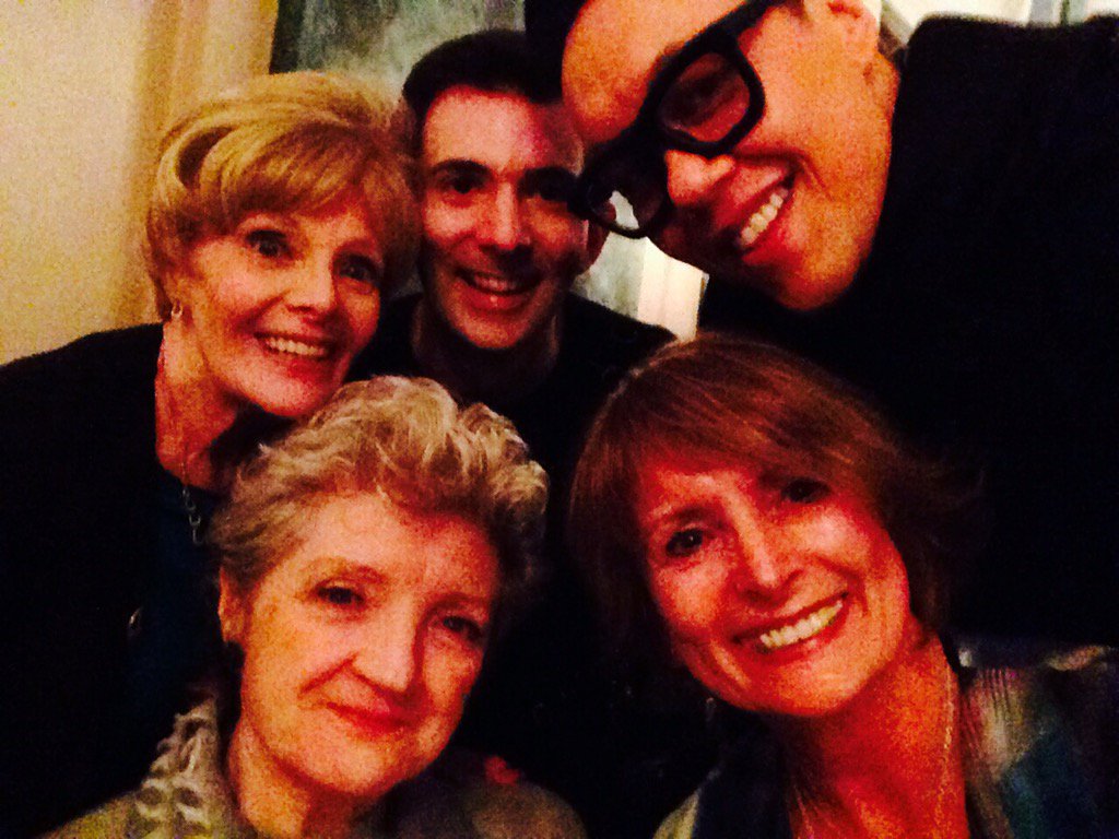 TeriAnneScoble's tweet photo. #Sondheim85 Gala #HeyOldFriends What a night! With #SheilaWhite @MilnesMartin @therealgokwan #JuliaMcKenzie 👍 https://t.co/T2LJjNExdI