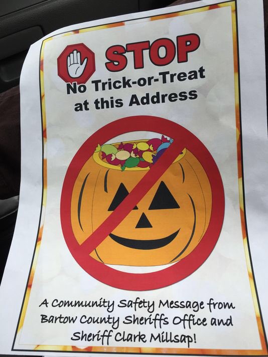 GAFollowers's tweet photo. Bartow Co. Sheriff's will post these signs on the homes &amp; apartments of every registered sex offender in the county. https://t.co/lavOGVGwql