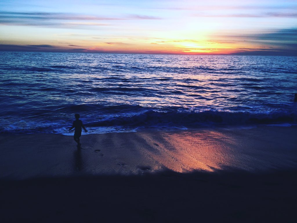 AllisonWaken's tweet photo. Can I go back here now? Because. #monday @resortime #ResorTime #TimeAwayTimeTogether #GPRgrandstay #beach https://t.co/pJ1cybfn7h