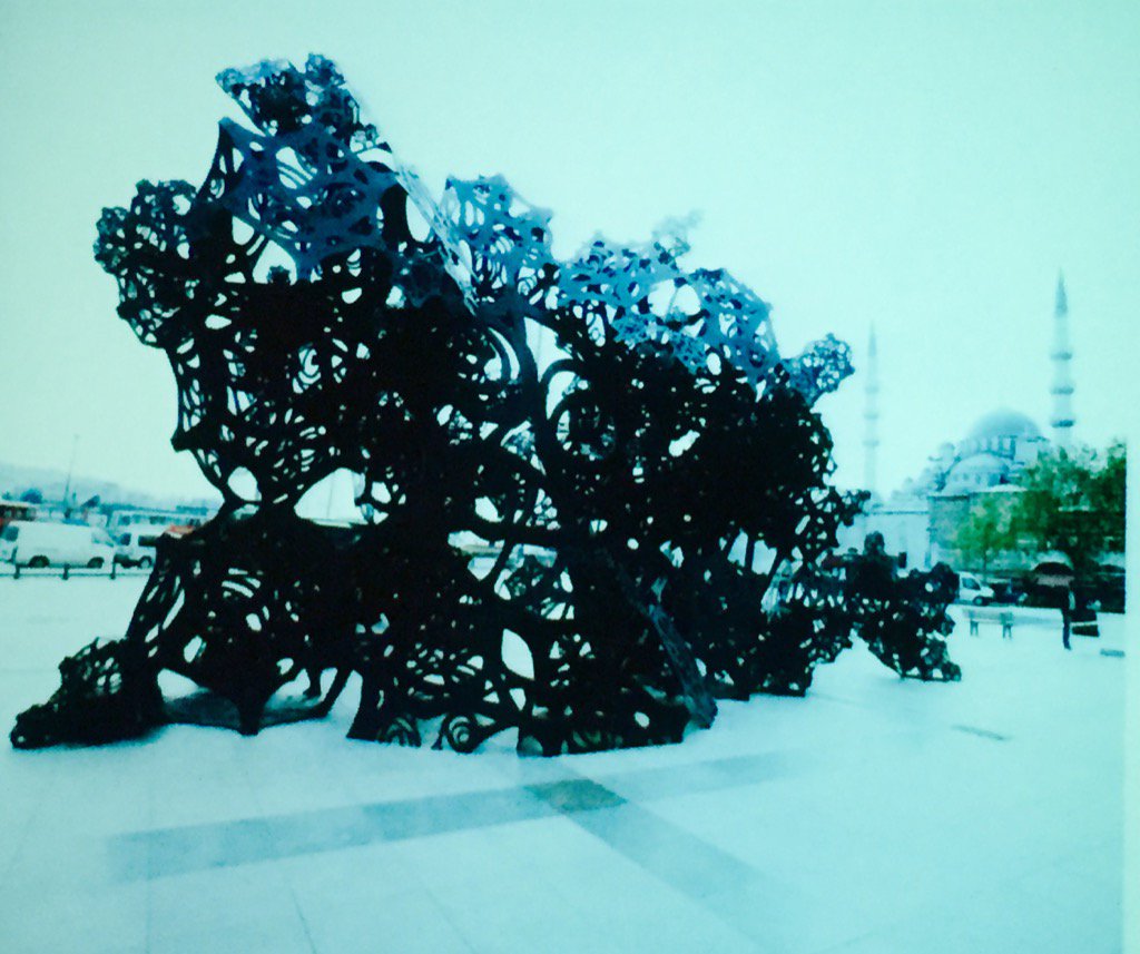 MARIA_MINGALLON's tweet photo. Enjoying @ArandaLasch lecture @McGillU School of Architecture Montreal #scripting #advancedcomputation #Algorithmic https://t.co/kWbc2vIsgp