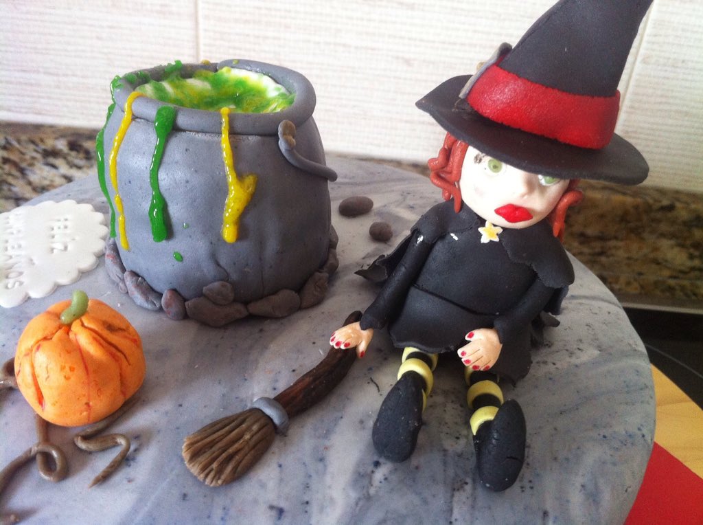 smallcakes2's tweet photo. Ya casi estamos a 31.
¿Te vas a quedar sin tu dulce más terrorífico? Happy Halloween👻🎃🕸 https://t.co/ZuiuhDvPTx