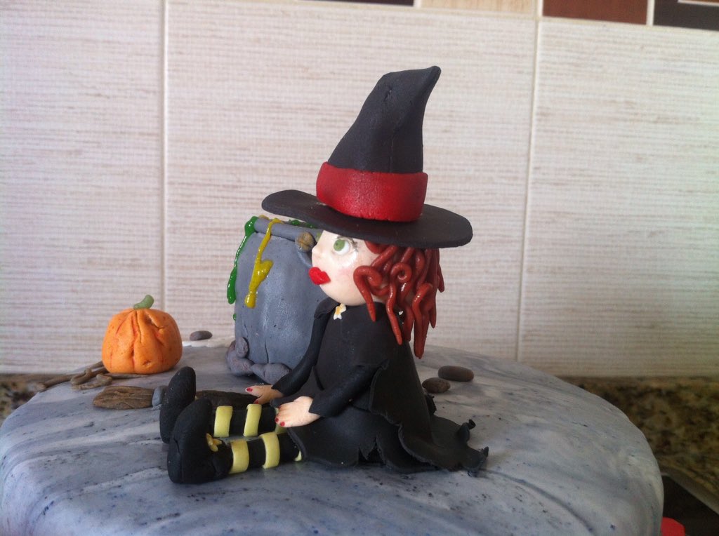 smallcakes2's tweet photo. Ya casi estamos a 31.
¿Te vas a quedar sin tu dulce más terrorífico? Happy Halloween👻🎃🕸 https://t.co/ZuiuhDvPTx