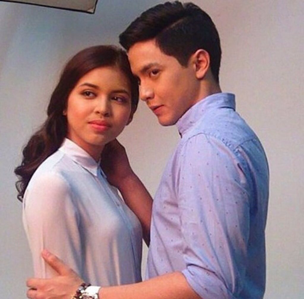 dharlocampooo's tweet photo. When I saw this photo, and thought Alden was saying, Back off! She's my girl! #ALDUBPredictions -H https://t.co/tktdzc1TRY