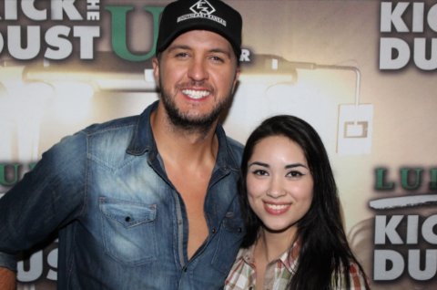 aye_zuazua's tweet photo. @LukeBryanOnline &amp; I Friday, October 23, 2015. I love you so much Luke! 😭😘💕 #LukeBryanLive #KickTheDustUp #BestDay https://t.co/B9aPArVlSY