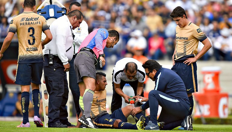 Pumas pierde a Javier Cortés por el resto del torneo - CSR3LDYU8AAZwte