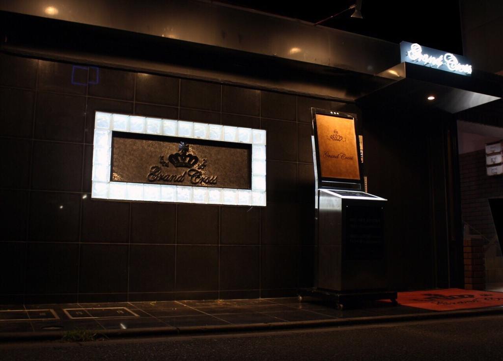 Taromotsu's tweet photo. 大和と言えば！
のお店を会社で買い取りました！
お店は本当に綺麗で、キャストも若い女の子ばかりで、ボーイもイケメン揃いです！
カラオケ、VIP、ピアノの生演奏もあります！
お近くを寄ったり、遠方からもお待ちしてます^ ^ https://t.co/9MSRDoCuhW