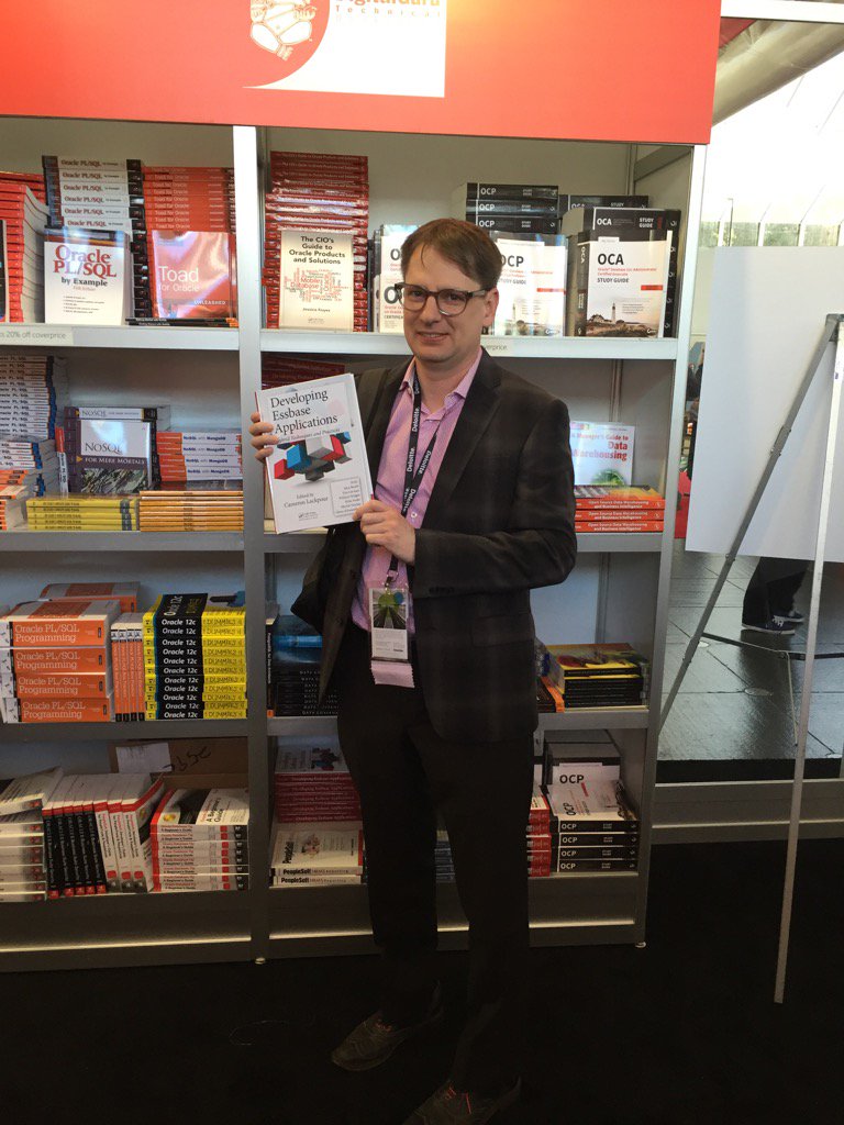 CameronLackpour's tweet photo. @johnabooth with new #DevelopingEssbase book @ the #oow15 bookstore in Moscone South. #essbase #exalytics #OrclEpm https://t.co/FGlPJFt06Z