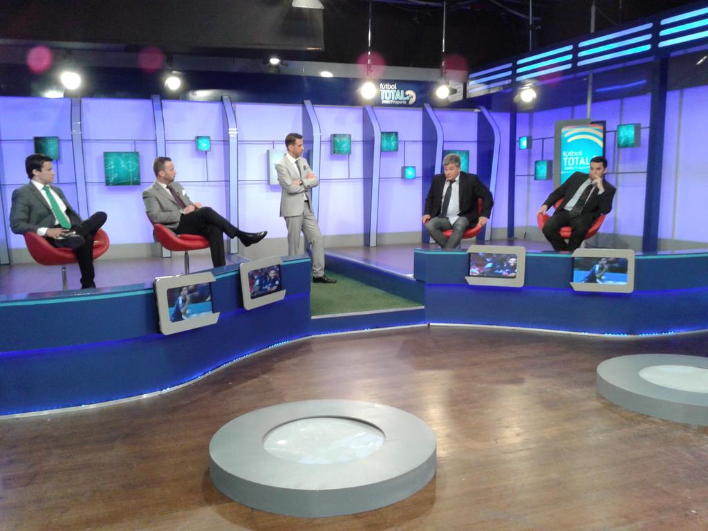 DSports's tweet photo. Programón de #FutbolTotalDIRECTV con @giraltpablo @hfeler @HGRONDONAOK @fpetrocelli y @FDVENE https://t.co/gzsMictqMN