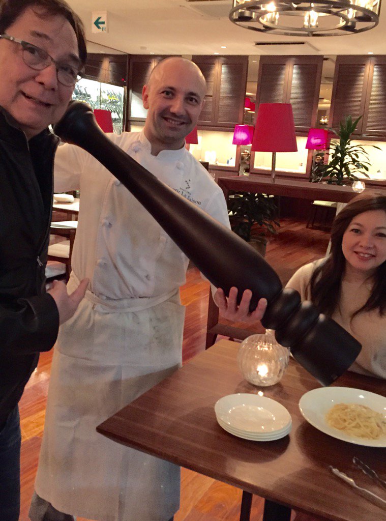 AngPoetNyo's tweet photo. EATing out to thank and celebrate the BIG things happening to all TAPE shows! #ALDUBNewBeginnings https://t.co/DaZlfdxDBR