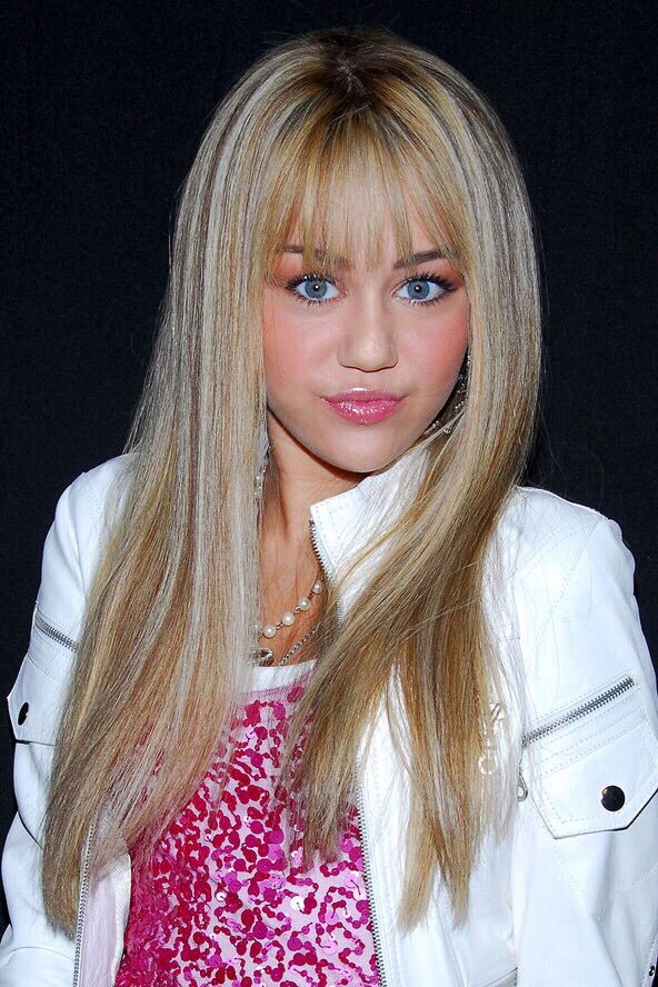 rtmoms's tweet photo. Hannah Montana https://t.co/OUIynXhG3D